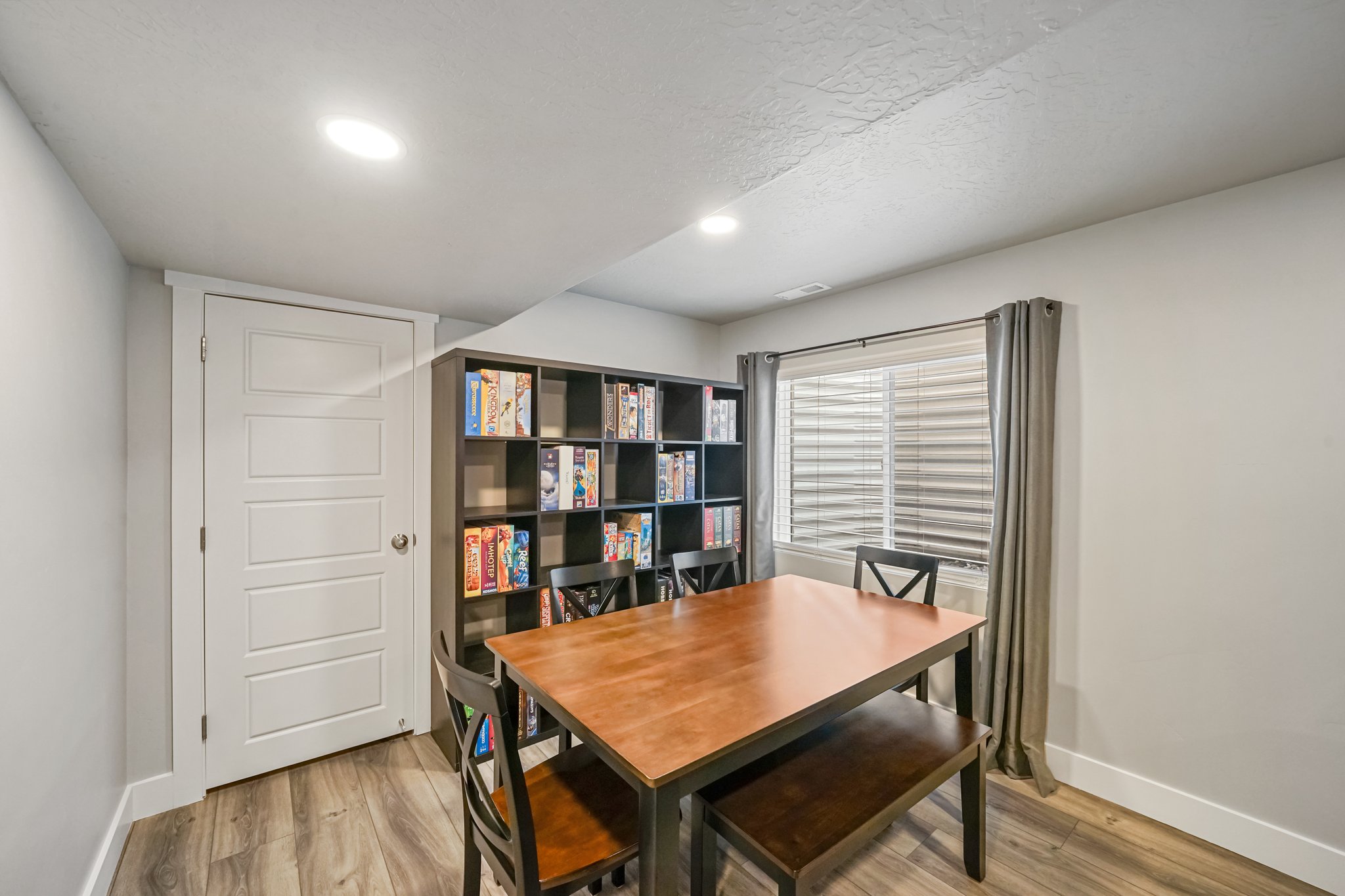 Bluffdale, Utah, 84065, United States, 4 Bedrooms Bedrooms, ,4 BathroomsBathrooms,Residential,For Sale,1915355