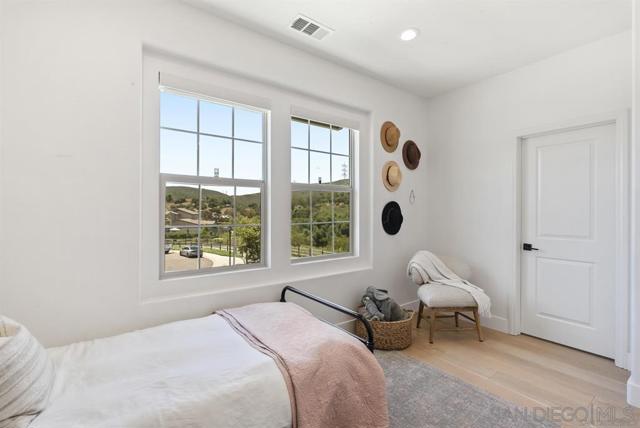Escondido, California, 92029, United States, 5 Bedrooms Bedrooms, ,5 BathroomsBathrooms,Residential,For Sale,2029971