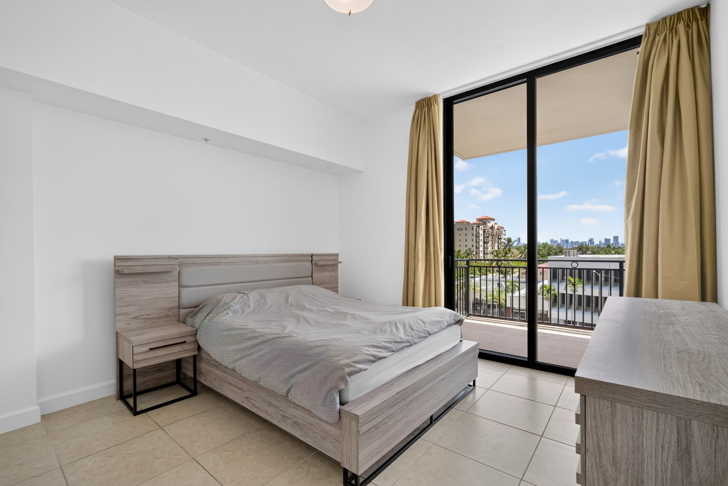  1300 Ponce De Leon Blvd, Coral Gables, FL, 33134 - 物件實景