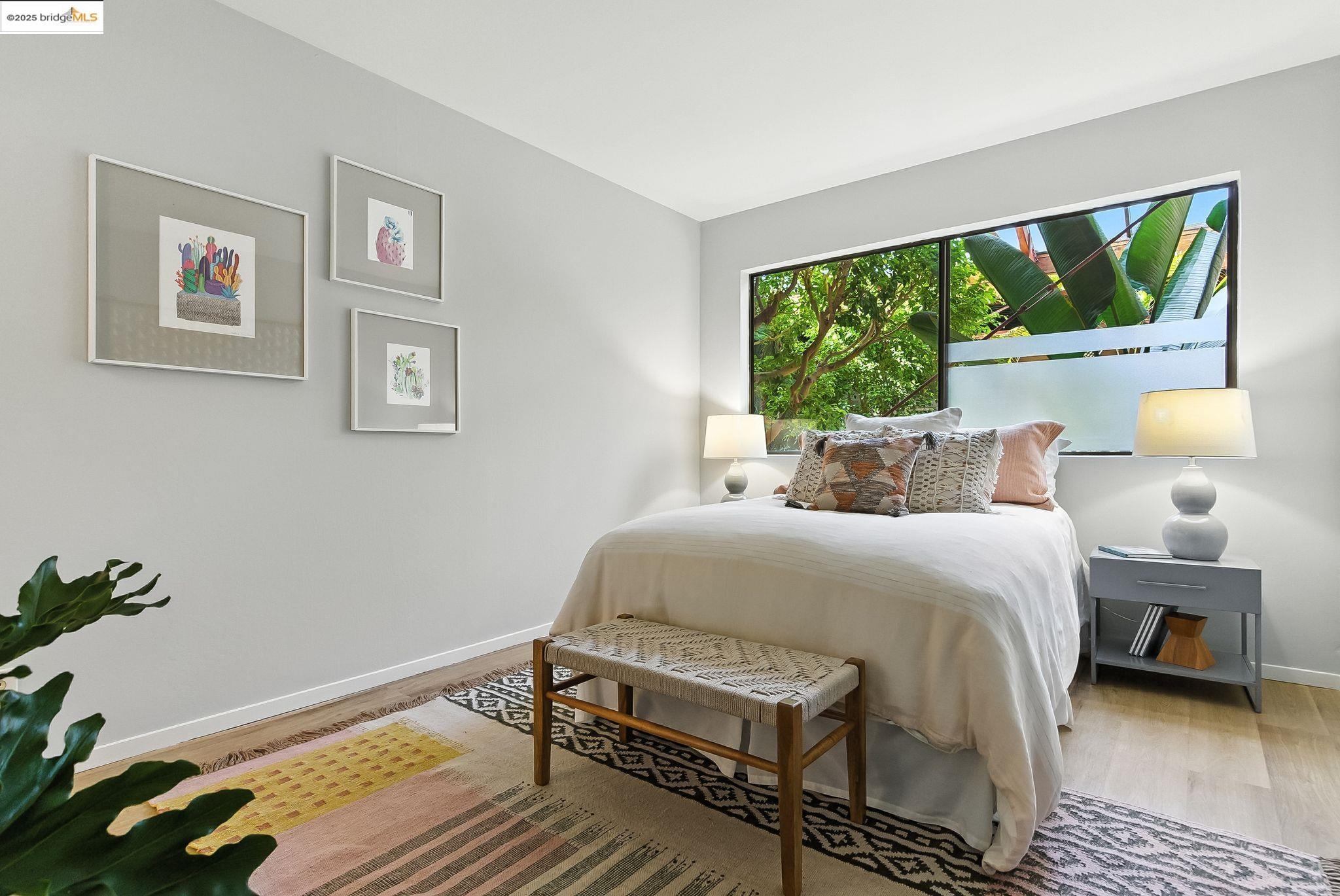 Oakland, California, 94618, United States, 2 Bedrooms Bedrooms, ,1 BathroomBathrooms,Residential,For Sale,1925064