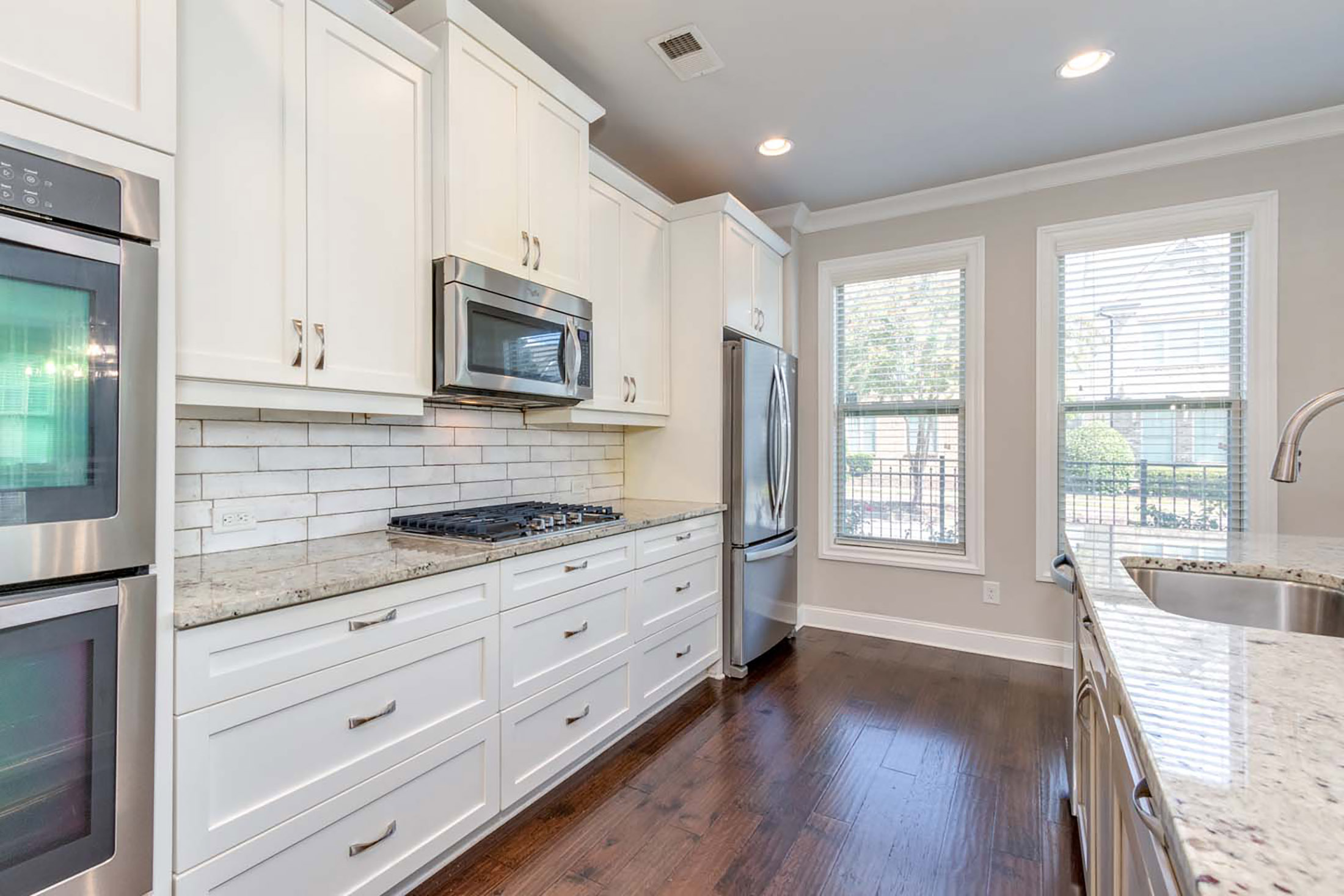  Four-Bedroom Brick Corner Lot in Jamestown - 物件實景