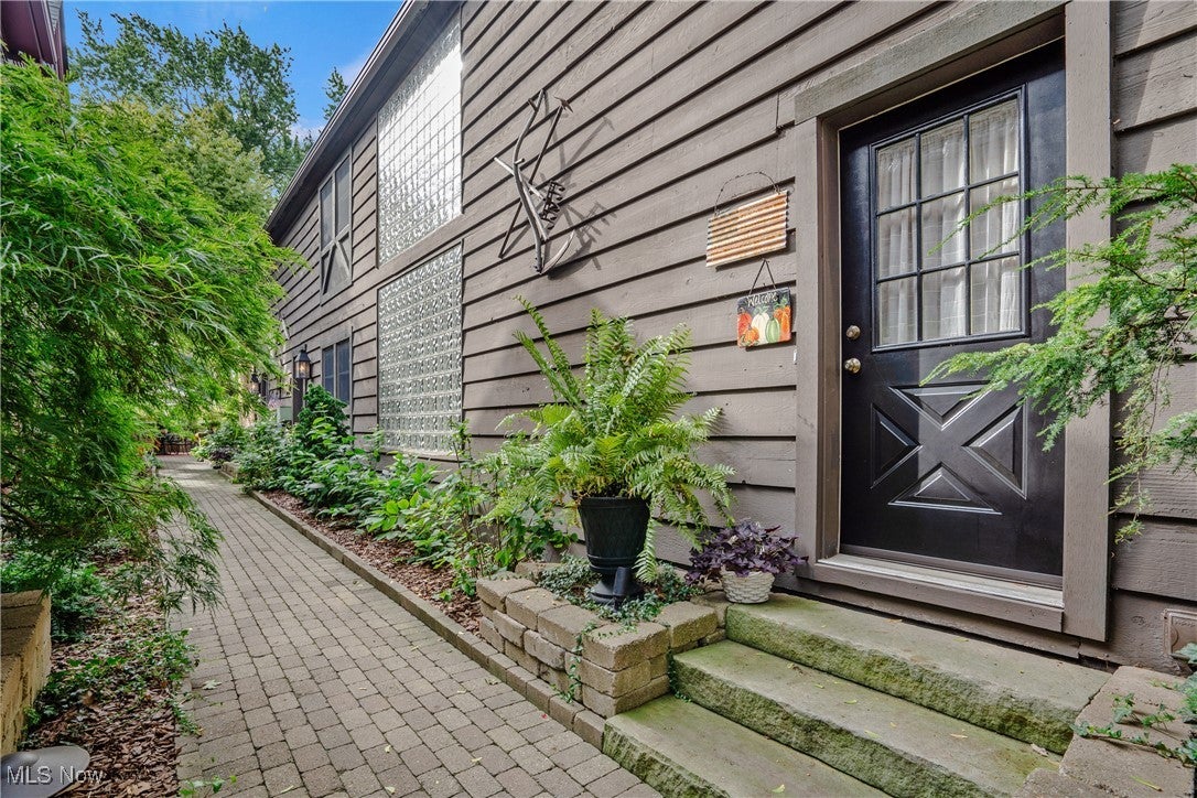 Cleveland, Ohio, 44113, United States, 3 Bedrooms Bedrooms, ,4 BathroomsBathrooms,Residential,For Sale,1984065