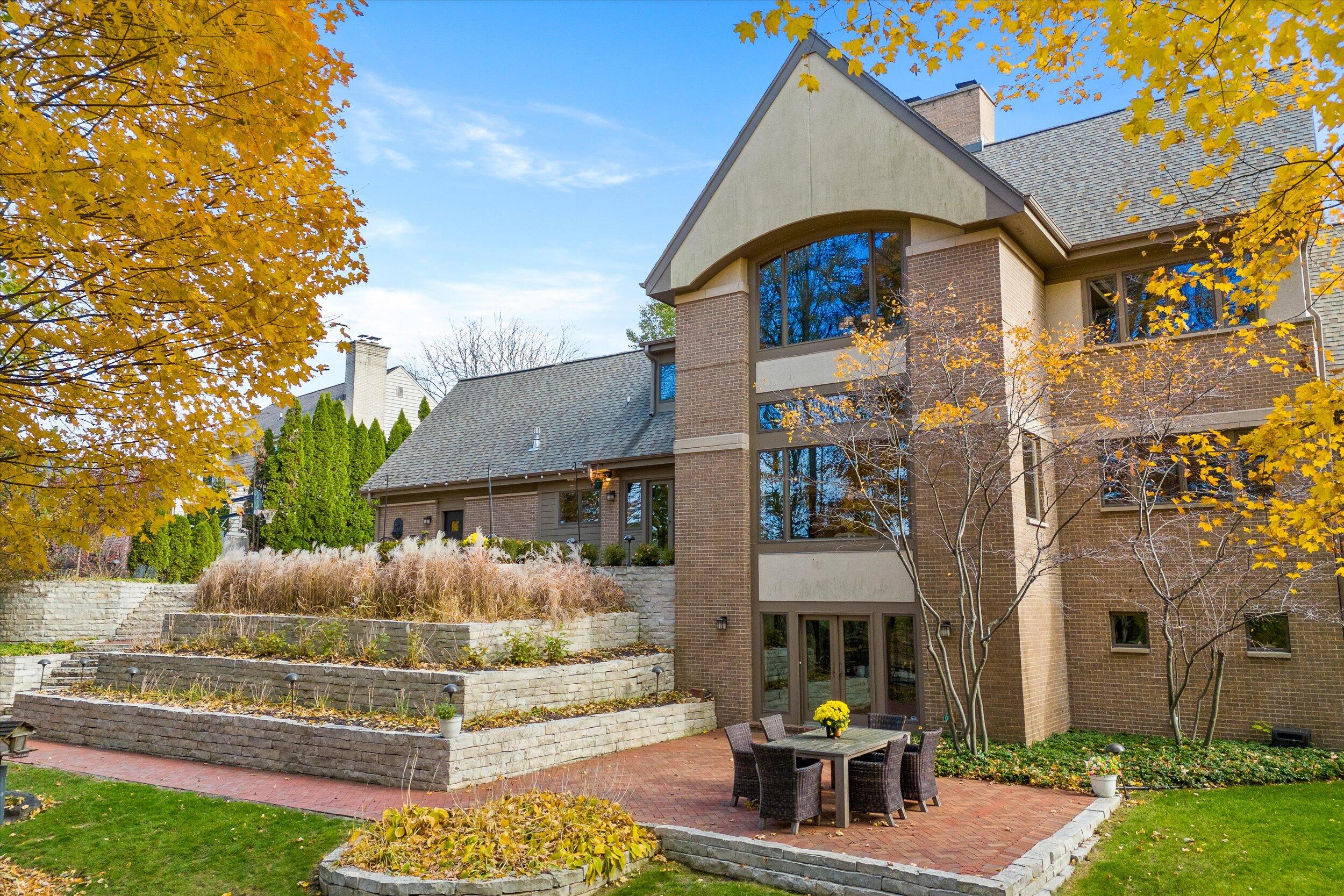 Grafton, Wisconsin, 53024, United States, 4 Bedrooms Bedrooms, ,6 BathroomsBathrooms,Residential,For Sale,1989565