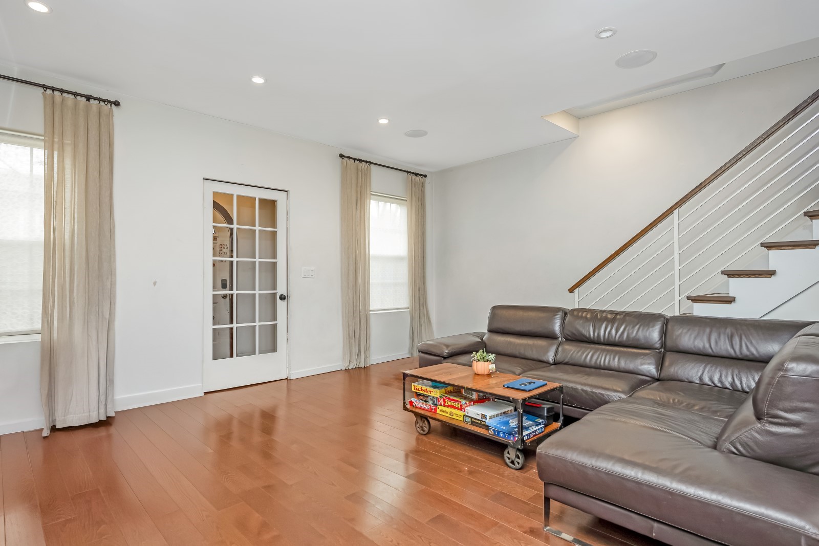 Middle Village, New York, 11379, United States, 3 Bedrooms Bedrooms, ,2 BathroomsBathrooms,Residential,For Sale,2001755