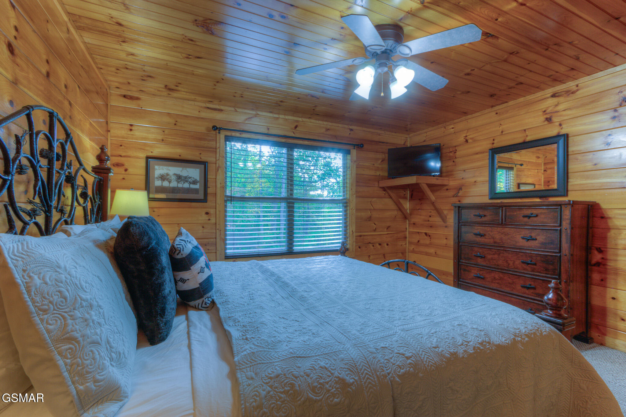 Sevierville, Tennessee, 37876, United States, 2 Bedrooms Bedrooms, ,3 BathroomsBathrooms,Residential,For Sale,1983447