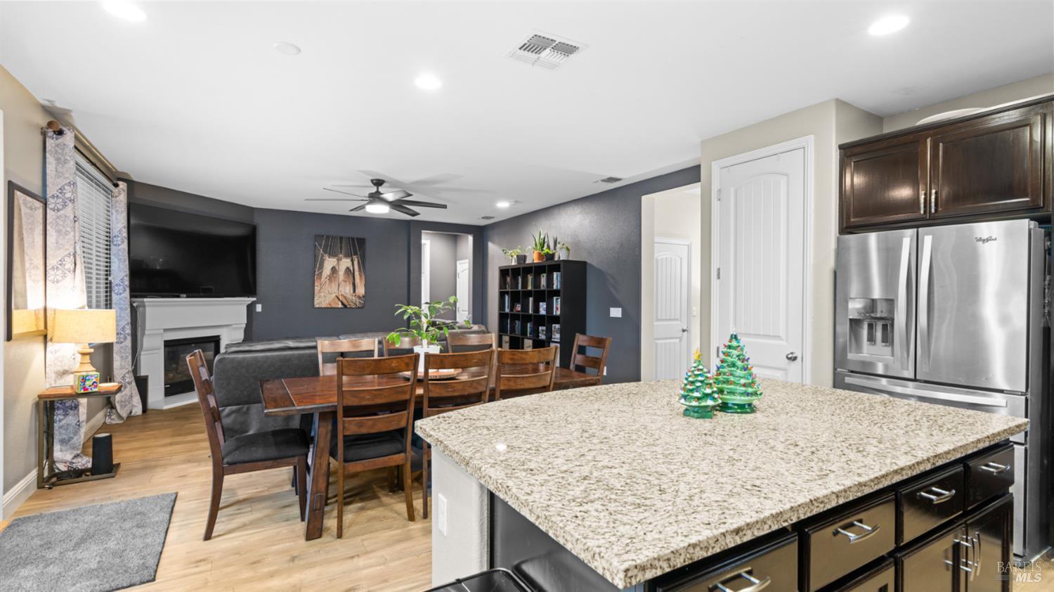 Vacaville, California, 95688, United States, 5 Bedrooms Bedrooms, ,3 BathroomsBathrooms,Residential,For Sale,2005727