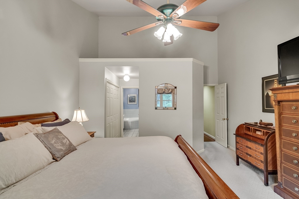Waltham, Massachusetts, 02452, United States, 4 Bedrooms Bedrooms, ,4 BathroomsBathrooms,Residential,For Sale,1934478