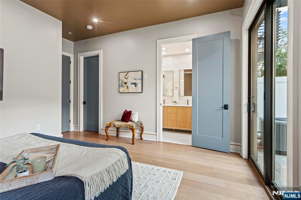 Jersey City, New Jersey, 07307, United States, 3 Bedrooms Bedrooms, ,2 BathroomsBathrooms,Residential,For Sale,1947058