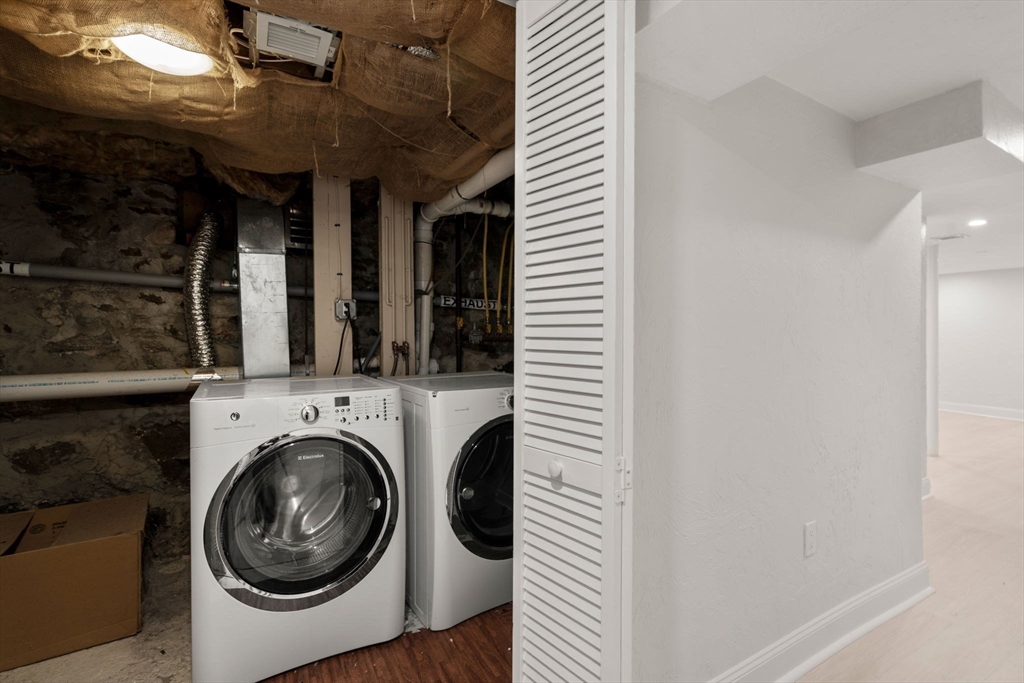 Concord, Massachusetts, 01742, United States, 3 Bedrooms Bedrooms, ,3 BathroomsBathrooms,Residential,For Sale,1949763