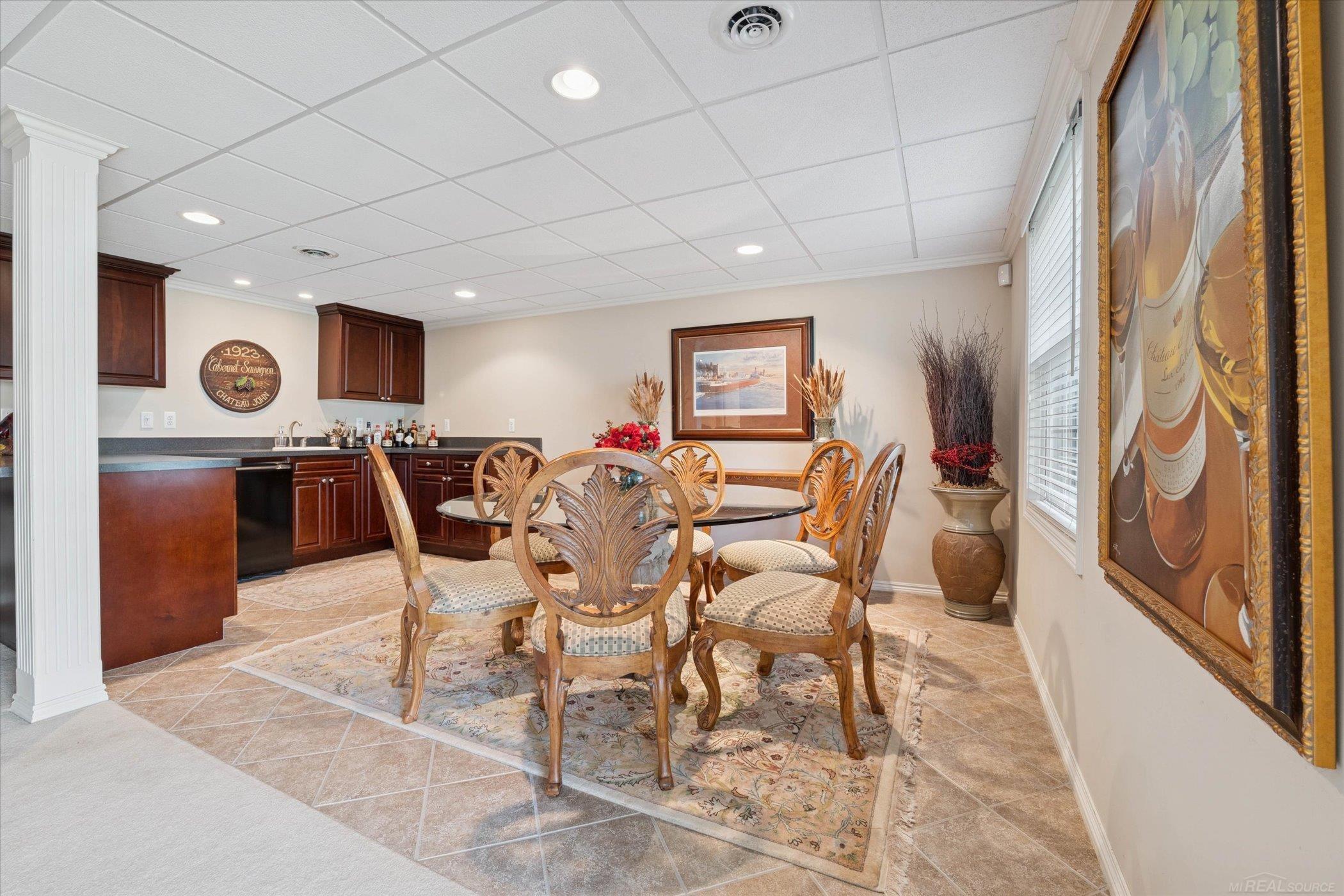 Oakland Twp, Michigan, 48306, United States, 2 Bedrooms Bedrooms, ,4 BathroomsBathrooms,Residential,For Sale,1984320