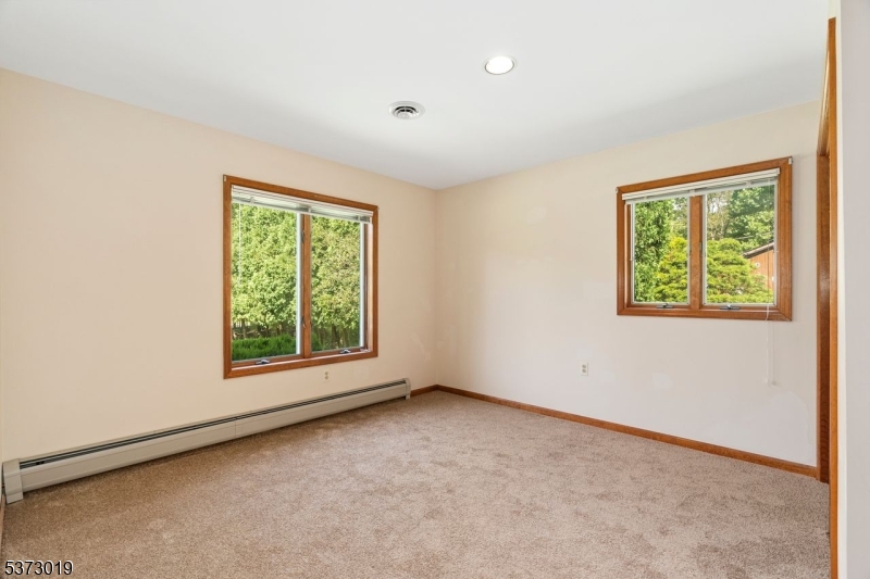 Blairstown Twp., New Jersey, 07832, United States, 3 Bedrooms Bedrooms, ,2 BathroomsBathrooms,Residential,For Sale,1898637