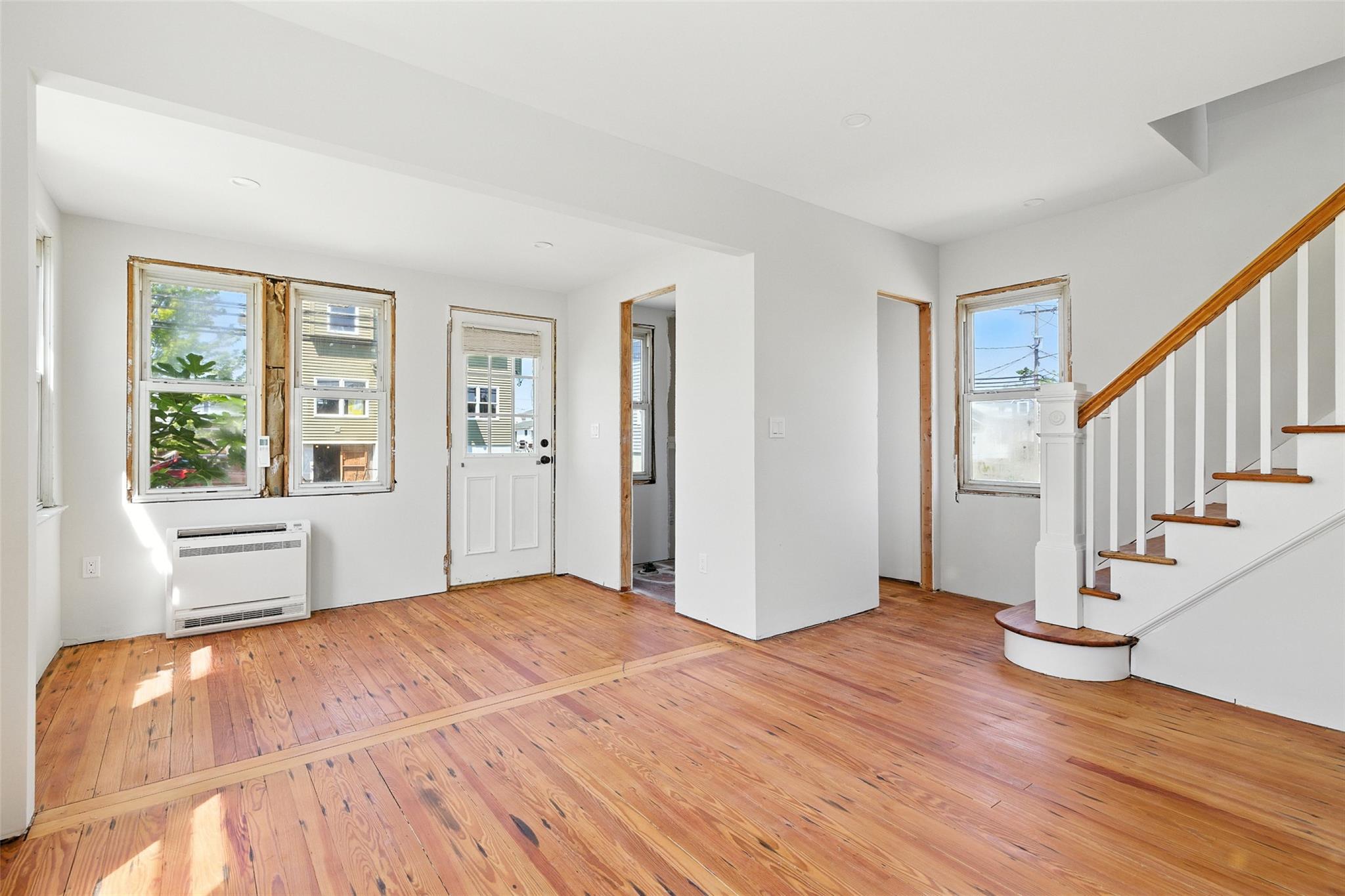 Seaford, New York, 11783, United States, 3 Bedrooms Bedrooms, ,2 BathroomsBathrooms,Residential,For Sale,1908312