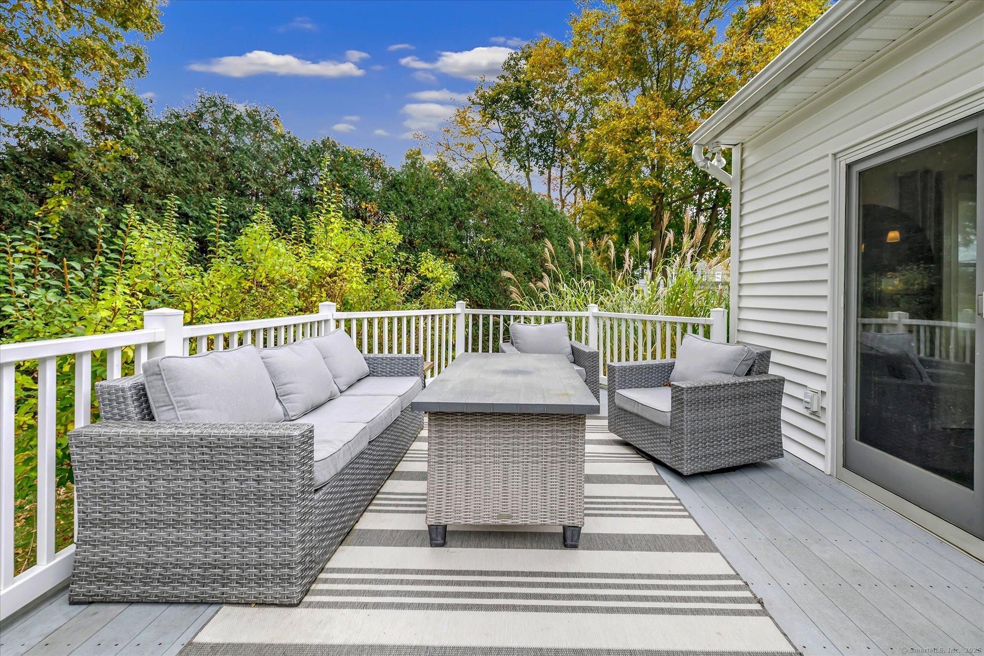 Stratford, Connecticut, 06614, United States, 3 Bedrooms Bedrooms, ,2 BathroomsBathrooms,Residential,For Sale,1978049