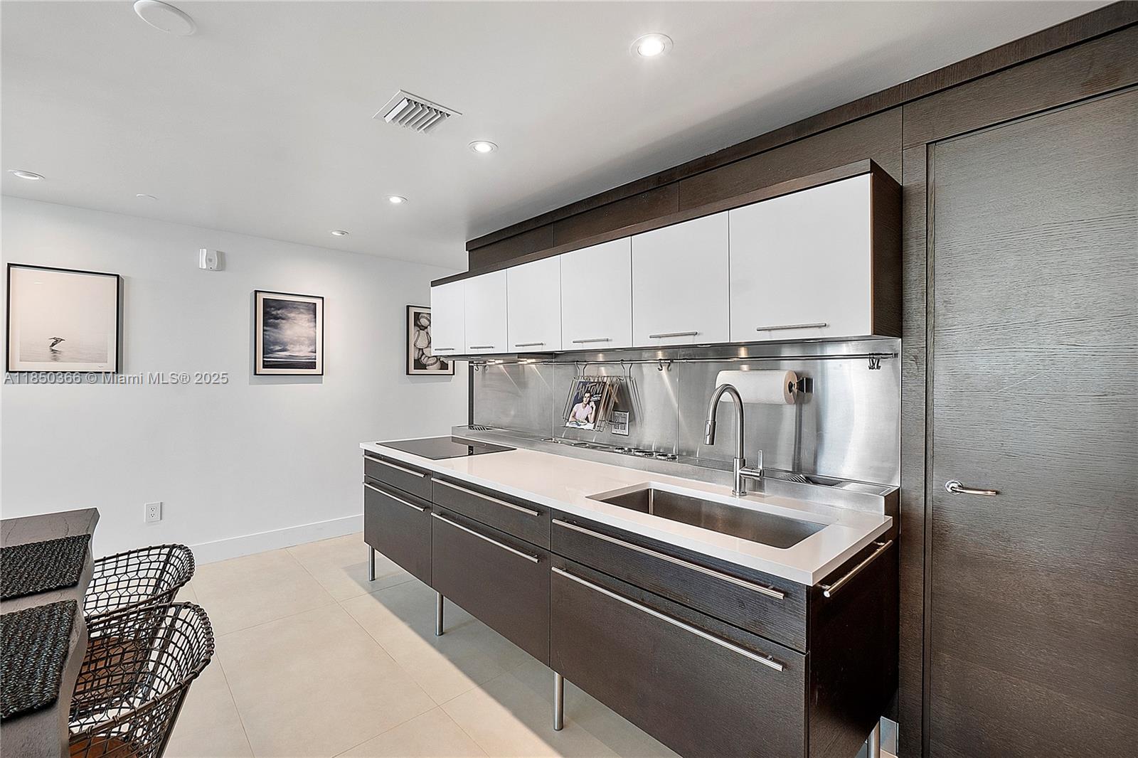 Miami Beach, Florida, 33140, United States, 1 Bedroom Bedrooms, ,1 BathroomBathrooms,Residential,For Sale,1906167