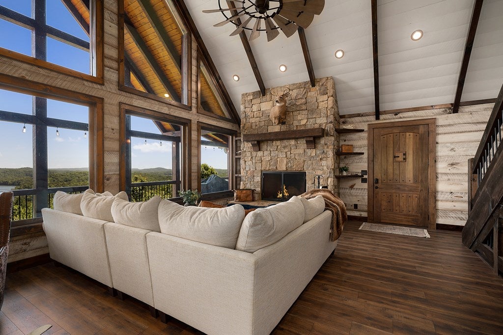 Blue Ridge, Georgia, 30513, United States, 4 Bedrooms Bedrooms, ,4 BathroomsBathrooms,Residential,For Sale,1804354