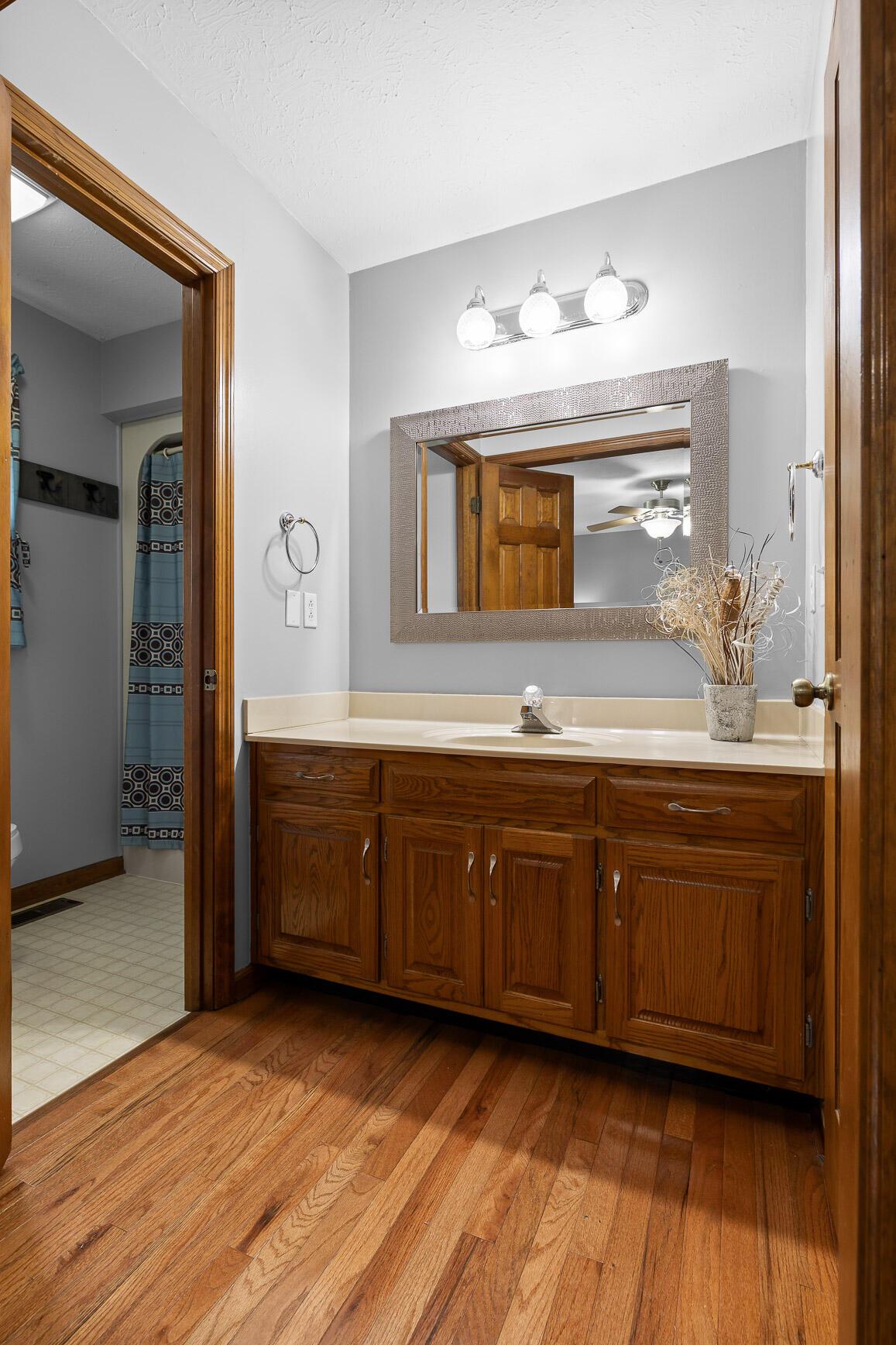 Ringgold, Georgia, 30736, United States, 6 Bedrooms Bedrooms, ,4 BathroomsBathrooms,Residential,For Sale,1927456