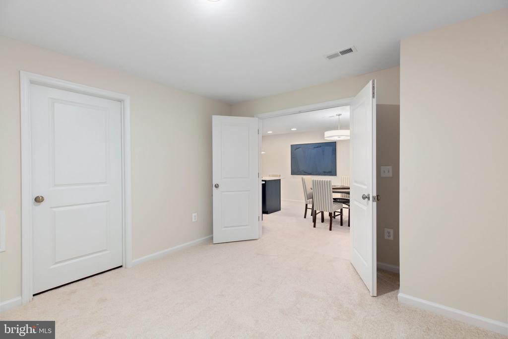 Fredericksburg, Virginia, 22408, United States, 3 Bedrooms Bedrooms, ,4 BathroomsBathrooms,Residential,For Sale,1849783