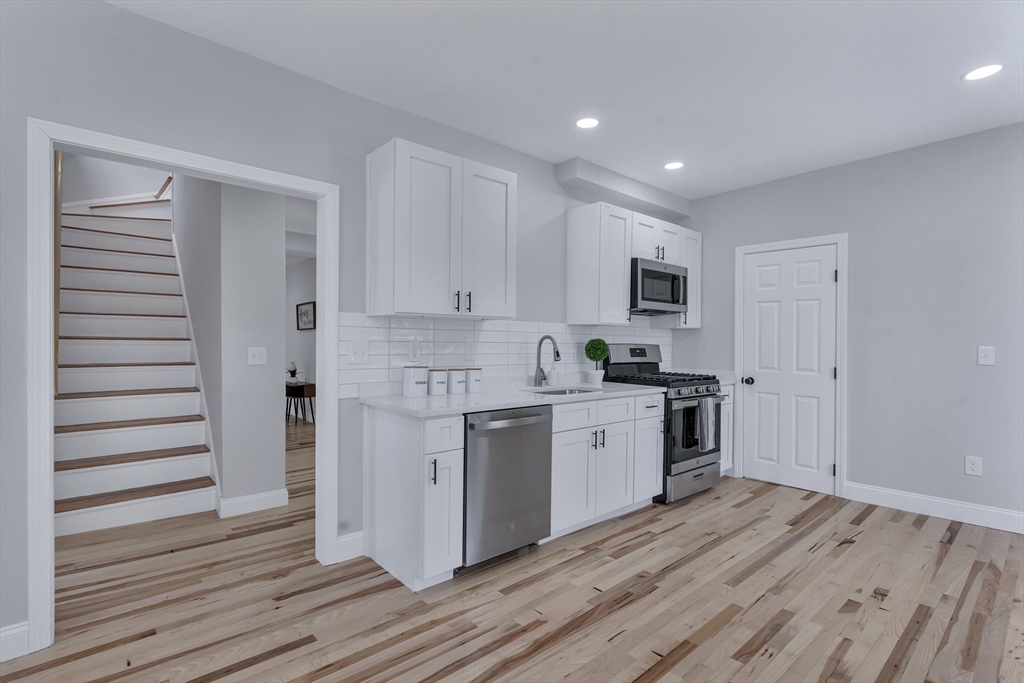 Dedham, Massachusetts, 02026, United States, 3 Bedrooms Bedrooms, ,2 BathroomsBathrooms,Residential,For Sale,2040275