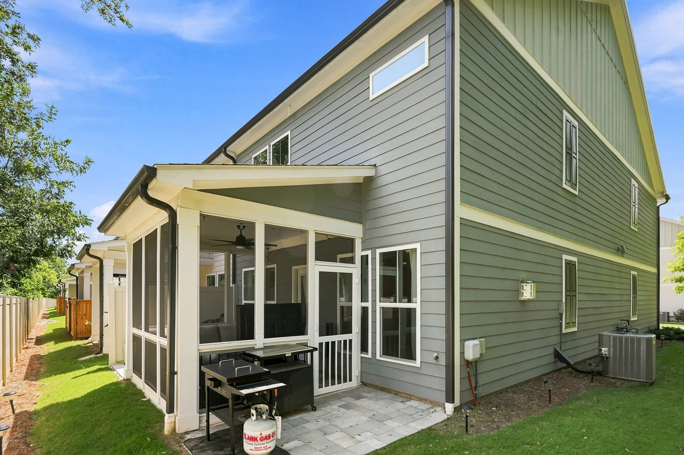  End-Unit Townhome Near Marietta Square - 物件實景
