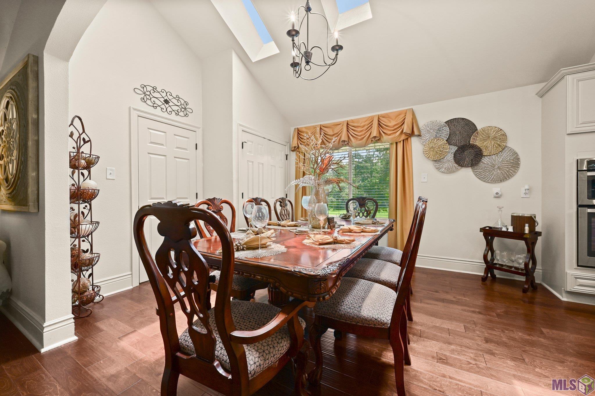 Baton Rouge, Louisiana, 70818, United States, 5 Bedrooms Bedrooms, ,4 BathroomsBathrooms,Residential,For Sale,1899347