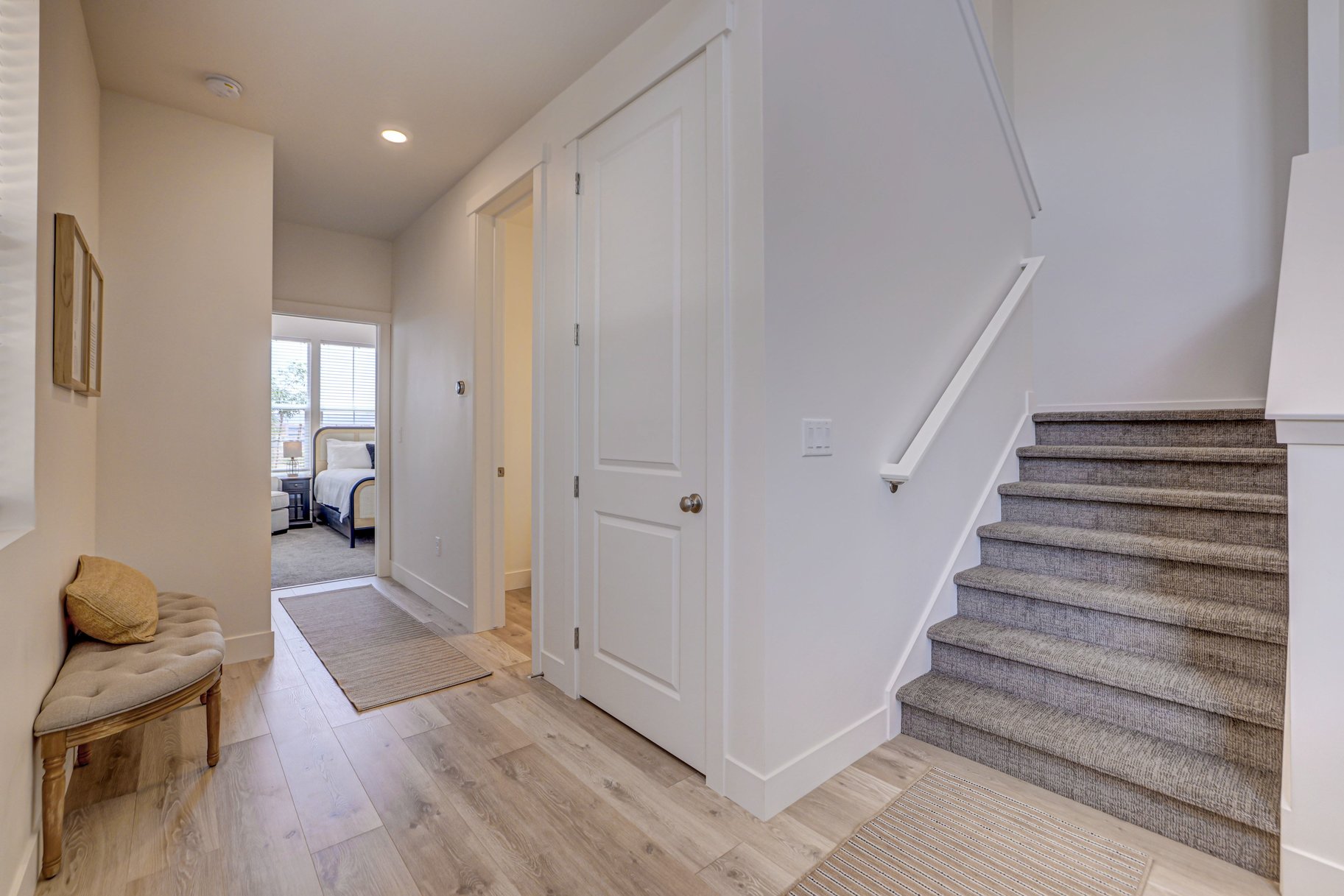  Move-in ready. Desert Color - Furnished 3 bed townhome - 物件實景