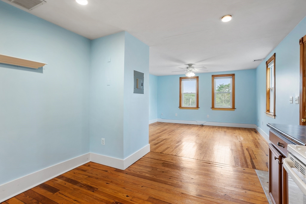 Groton, Massachusetts, 01450, United States, 3 Bedrooms Bedrooms, ,2 BathroomsBathrooms,Residential,For Sale,1983449