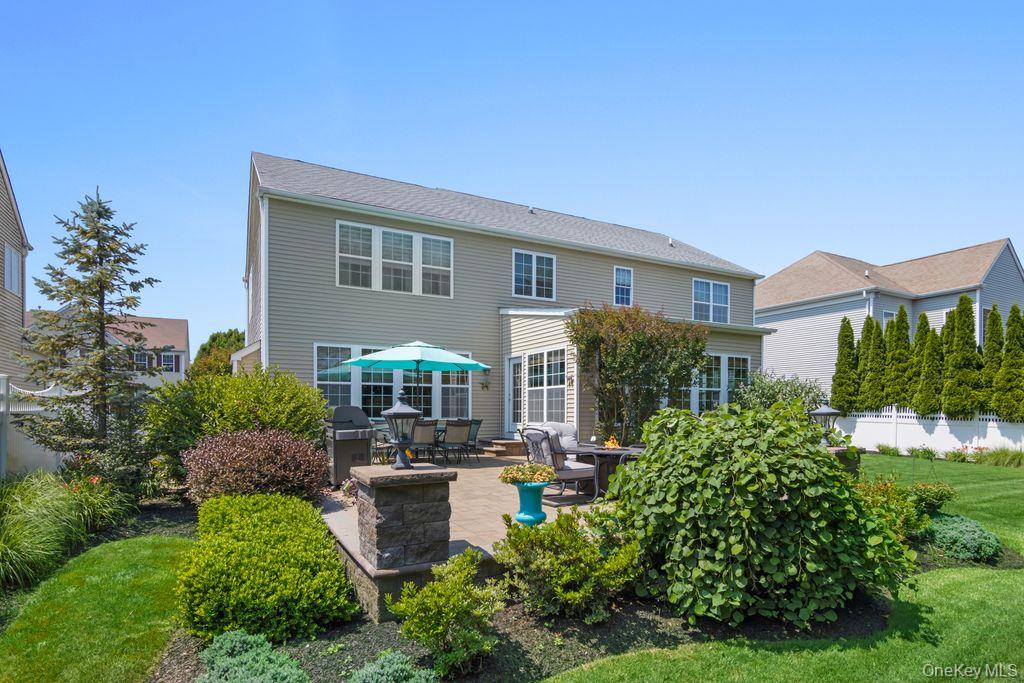 Mount Sinai, New York, 11766, United States, 4 Bedrooms Bedrooms, ,3 BathroomsBathrooms,Residential,For Sale,1934193