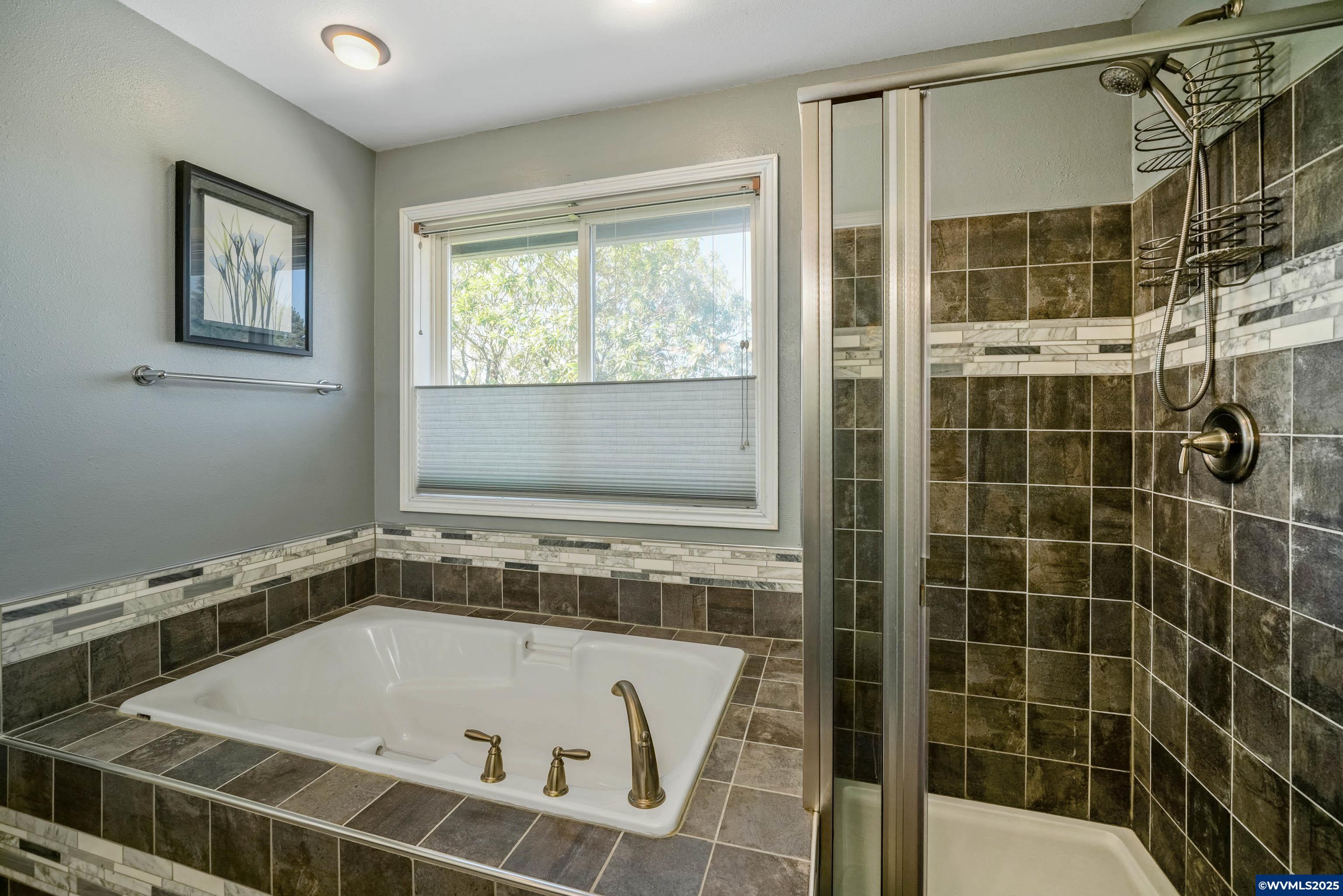 Mcminnville, Oregon, 97128, United States, 3 Bedrooms Bedrooms, ,3 BathroomsBathrooms,Residential,For Sale,1949725