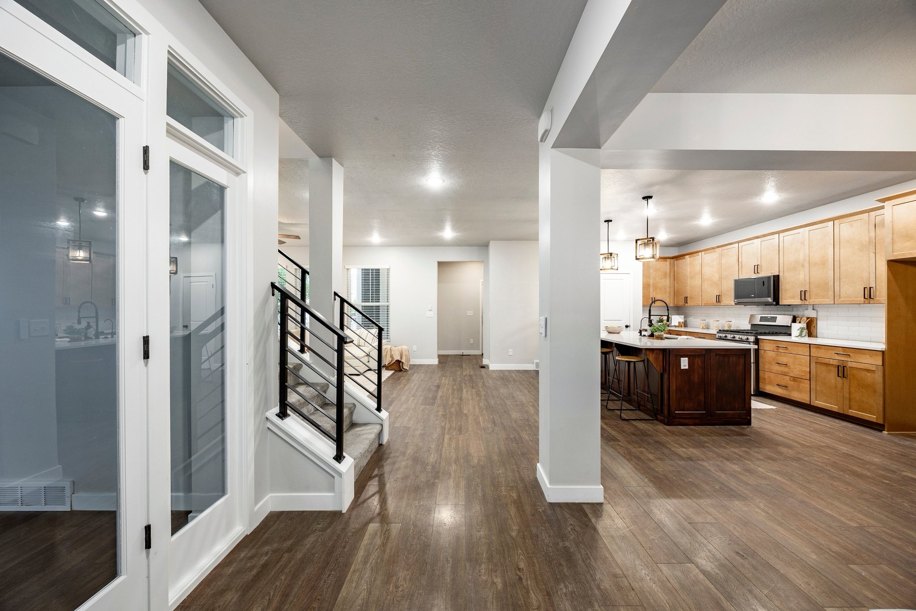  Daybreak Living With A 3-Car Garage - 物件實景