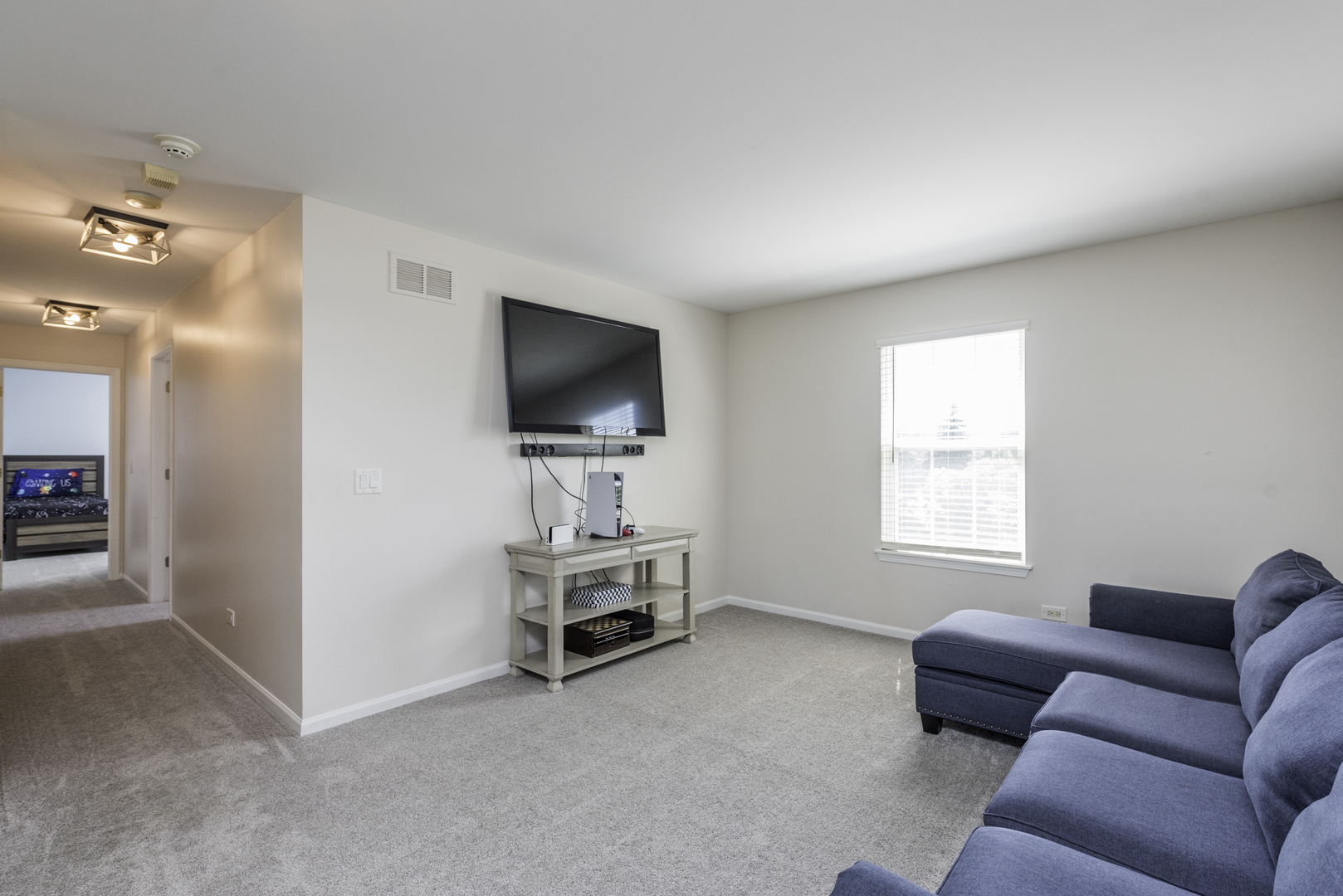Lindenhurst, Illinois, 60046, United States, 5 Bedrooms Bedrooms, ,3 BathroomsBathrooms,Residential,For Sale,1874221