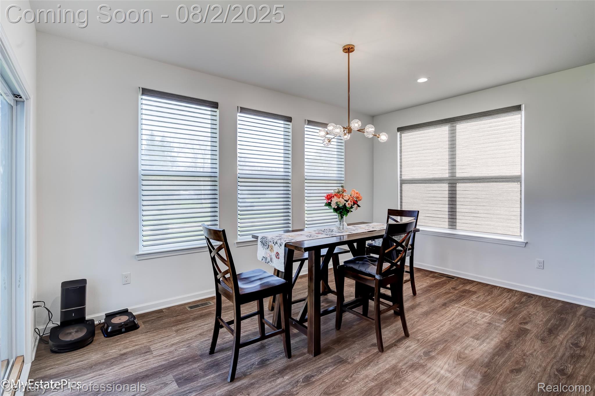 SouthLyon, Michigan, 48178, United States, 4 Bedrooms Bedrooms, ,3 BathroomsBathrooms,Residential,For Sale,1904843