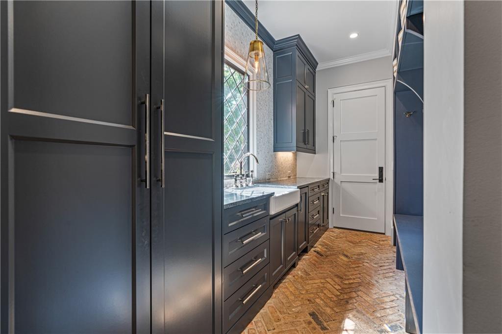 Suwanee, Georgia, 30024, United States, 5 Bedrooms Bedrooms, ,6 BathroomsBathrooms,Residential,For Sale,1822969
