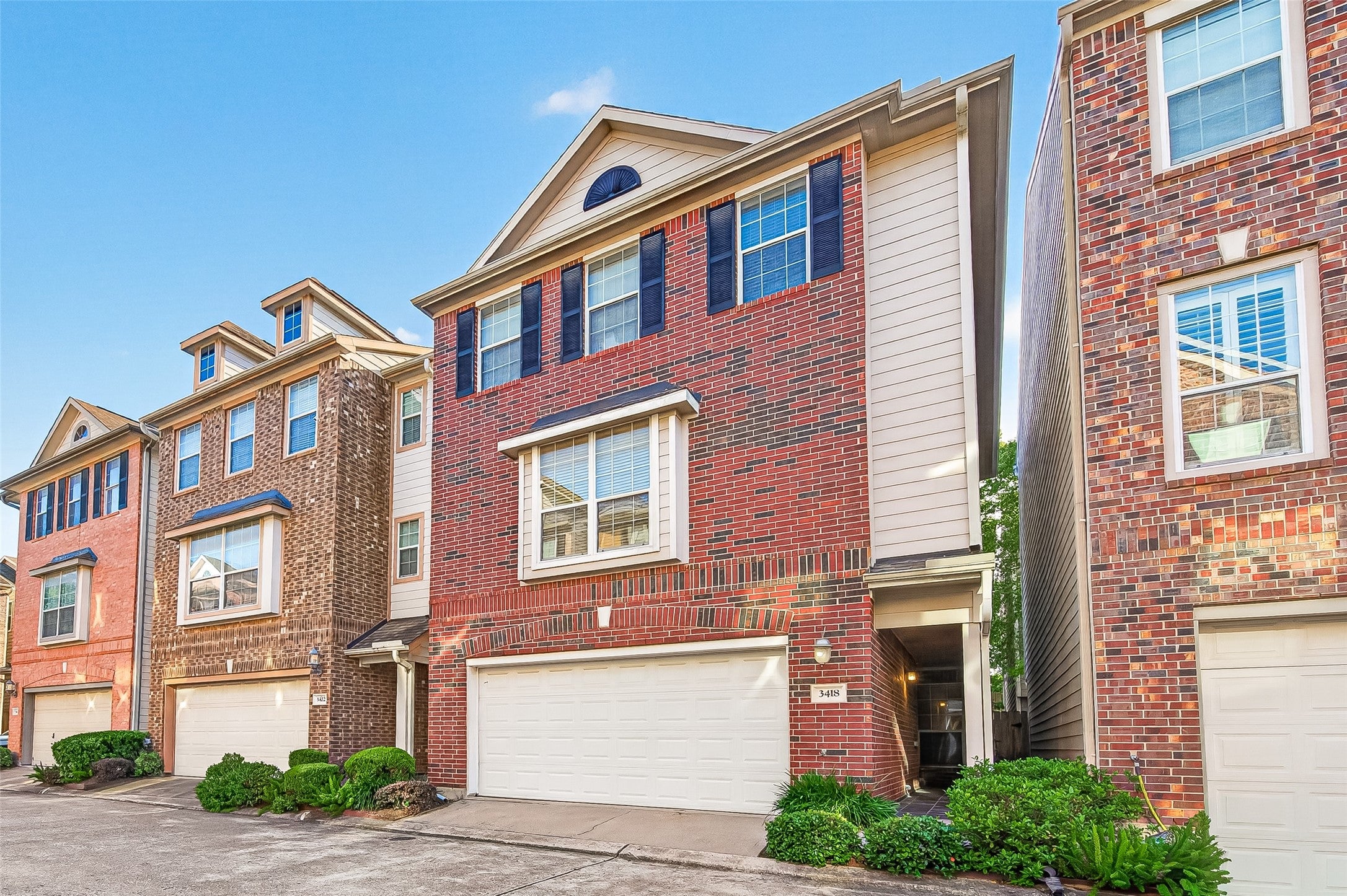 Skyline Village Dr, Houston, TX 77057