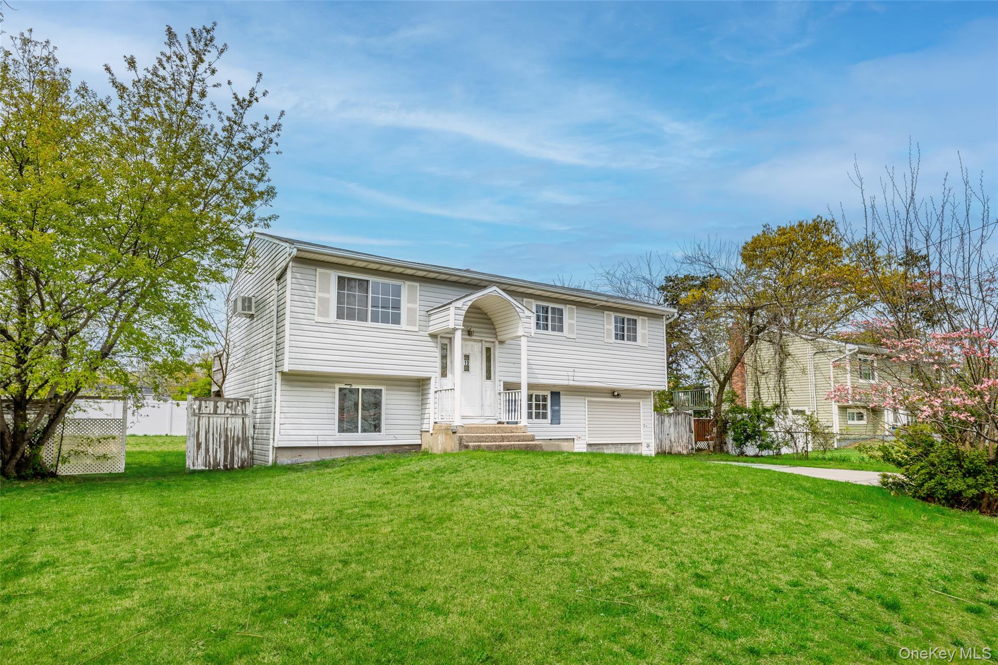 Selden, New York, 11784, United States, 5 Bedrooms Bedrooms, ,2 BathroomsBathrooms,Residential,For Sale,2049054