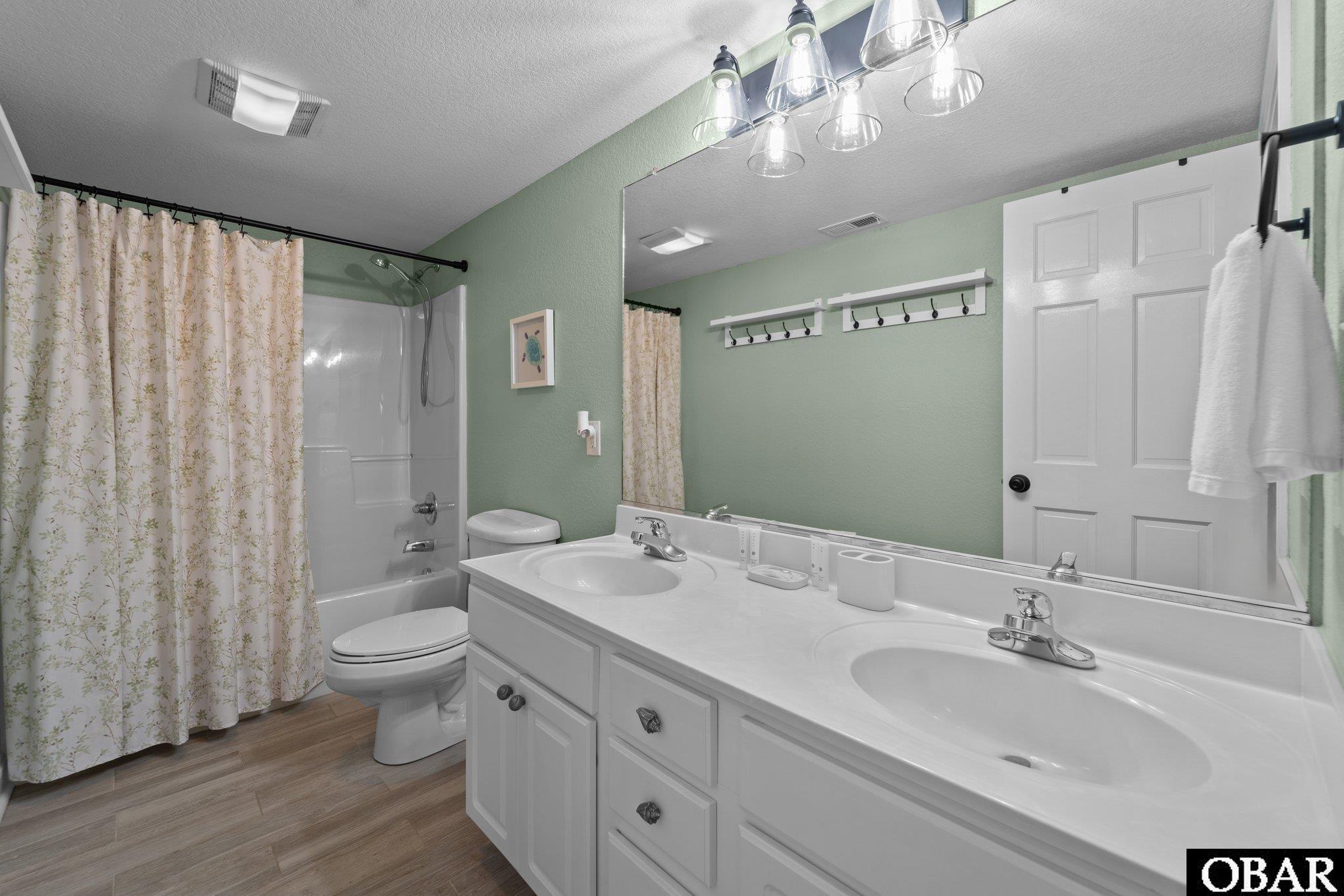 Kill Devil Hills, North Carolina, 27948, United States, 5 Bedrooms Bedrooms, ,4 BathroomsBathrooms,Residential,For Sale,1792388