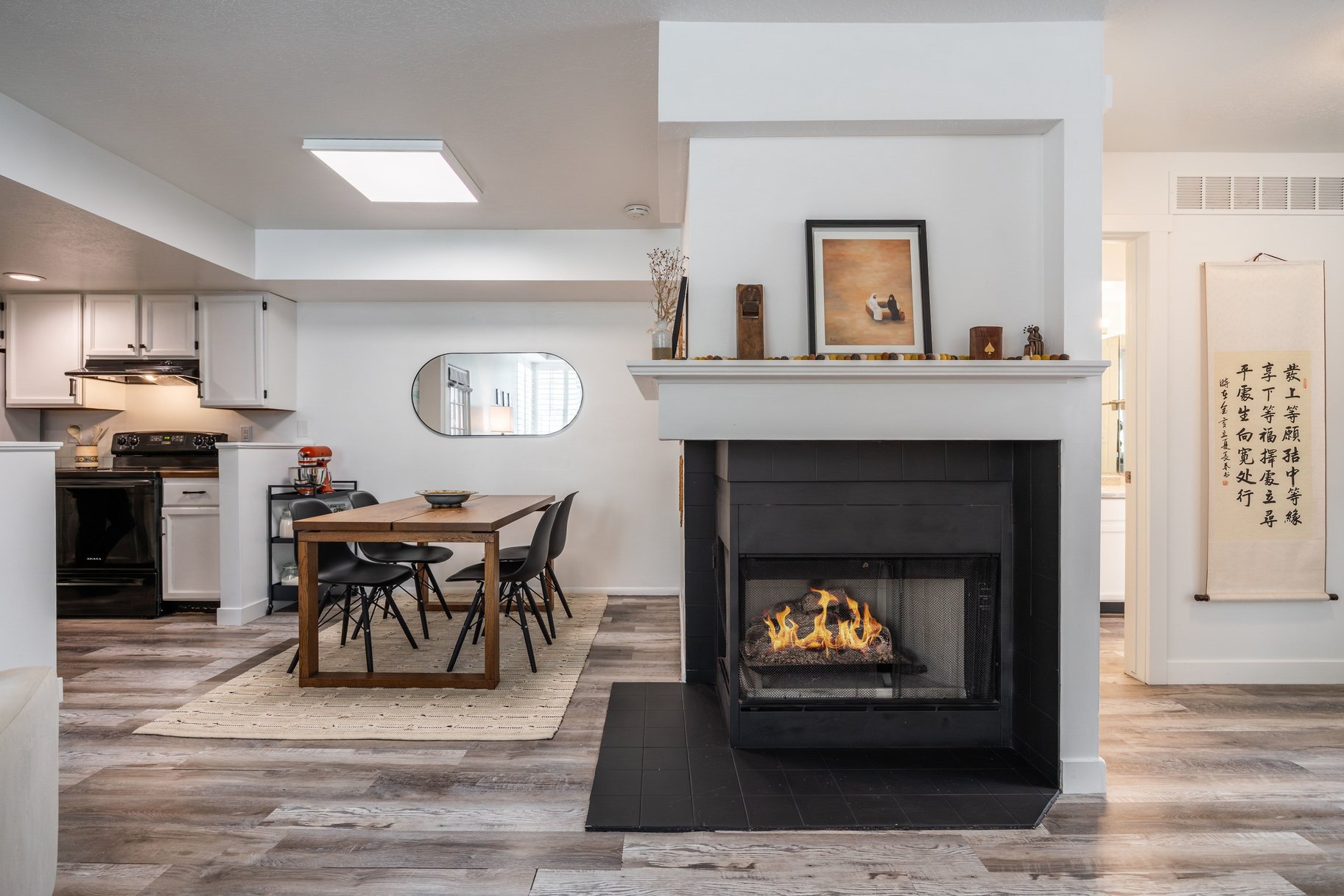  Vaulted Great Room, Cozy Fireplace, Central Location - 物件實景