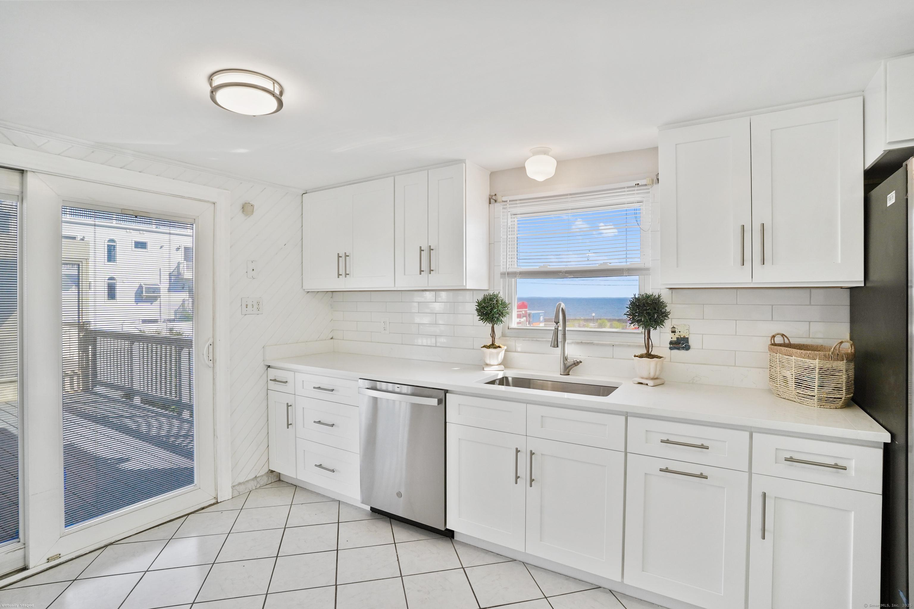 Stratford, Connecticut, 06615, United States, 3 Bedrooms Bedrooms, ,2 BathroomsBathrooms,Residential,For Sale,1940586