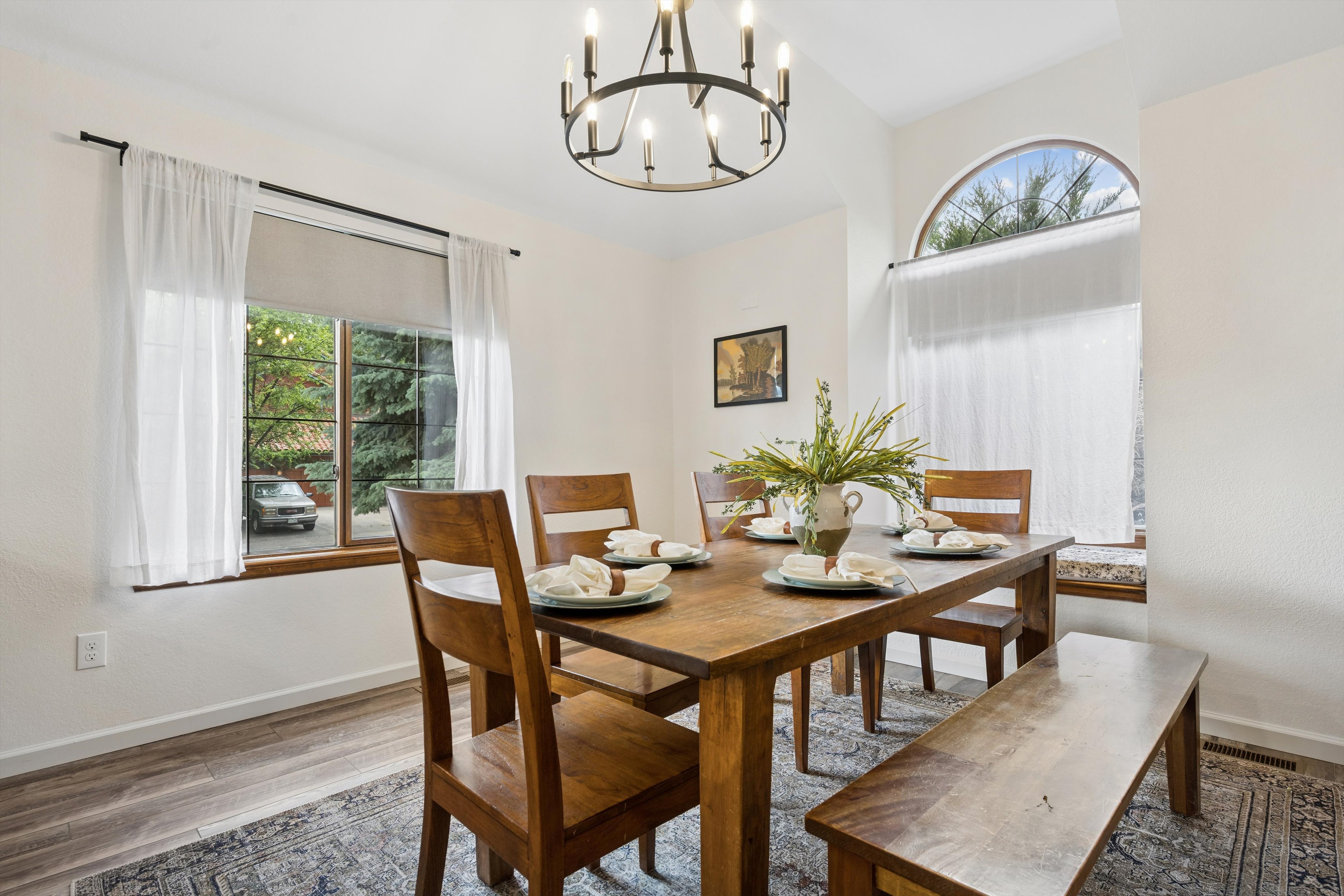  Thoughtfully Updated and Beautifully Maintained Ranch-Style Residence - 物件實景