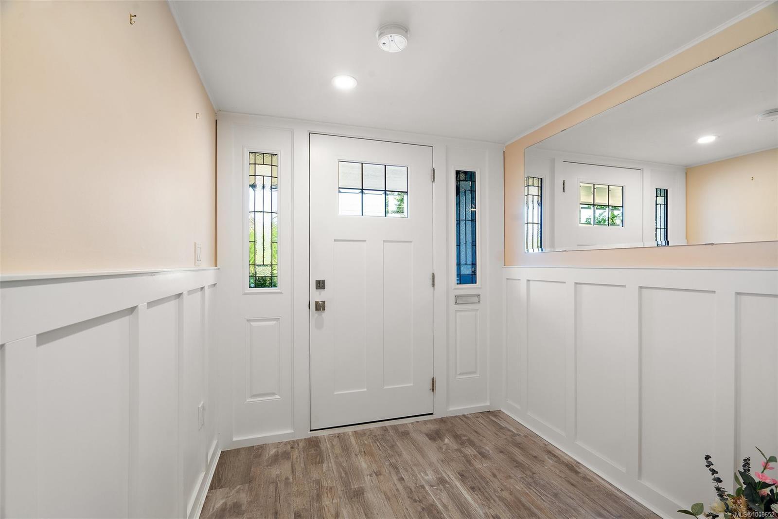 SAANICH, British Columbia, V8N 2E2, CA, 4 Bedrooms Bedrooms, ,Residential,For Sale,1949175