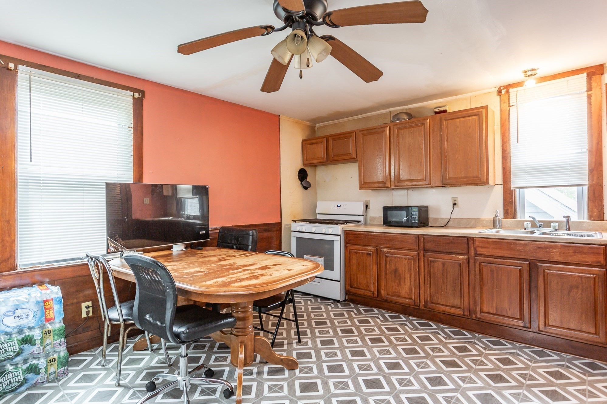 New Bedford, Massachusetts, 02740, United States, 7 Bedrooms Bedrooms, ,2 BathroomsBathrooms,Residential,For Sale,1943461