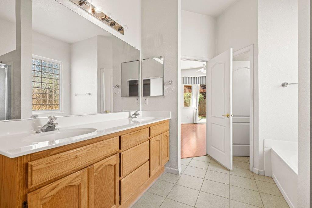 Galt, California, 95632, United States, 3 Bedrooms Bedrooms, ,2 BathroomsBathrooms,Residential,For Sale,1983773