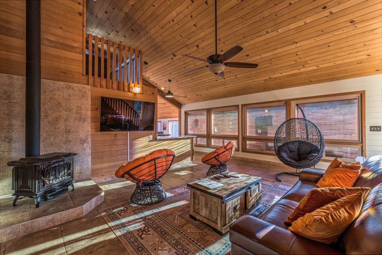 Oakhurst, California, 93644, United States, 3 Bedrooms Bedrooms, ,3 BathroomsBathrooms,Residential,For Sale,1982627