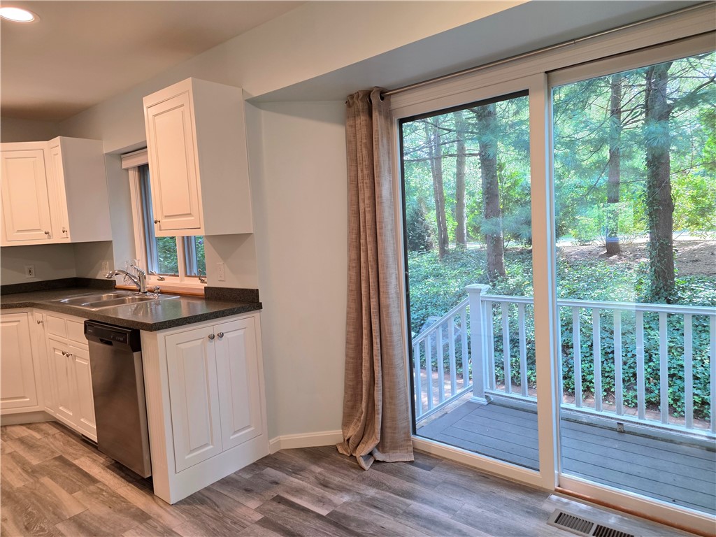 Cranston, Rhode Island, 02920, United States, 2 Bedrooms Bedrooms, ,3 BathroomsBathrooms,Residential,For Sale,1913693