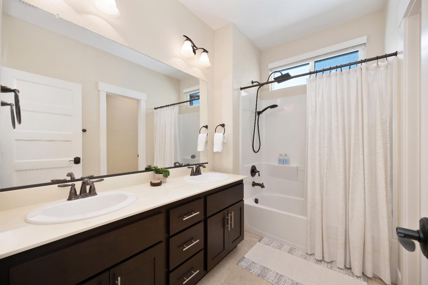 Sacramento, California, 95818, United States, 3 Bedrooms Bedrooms, ,3 BathroomsBathrooms,Residential,For Sale,1988052