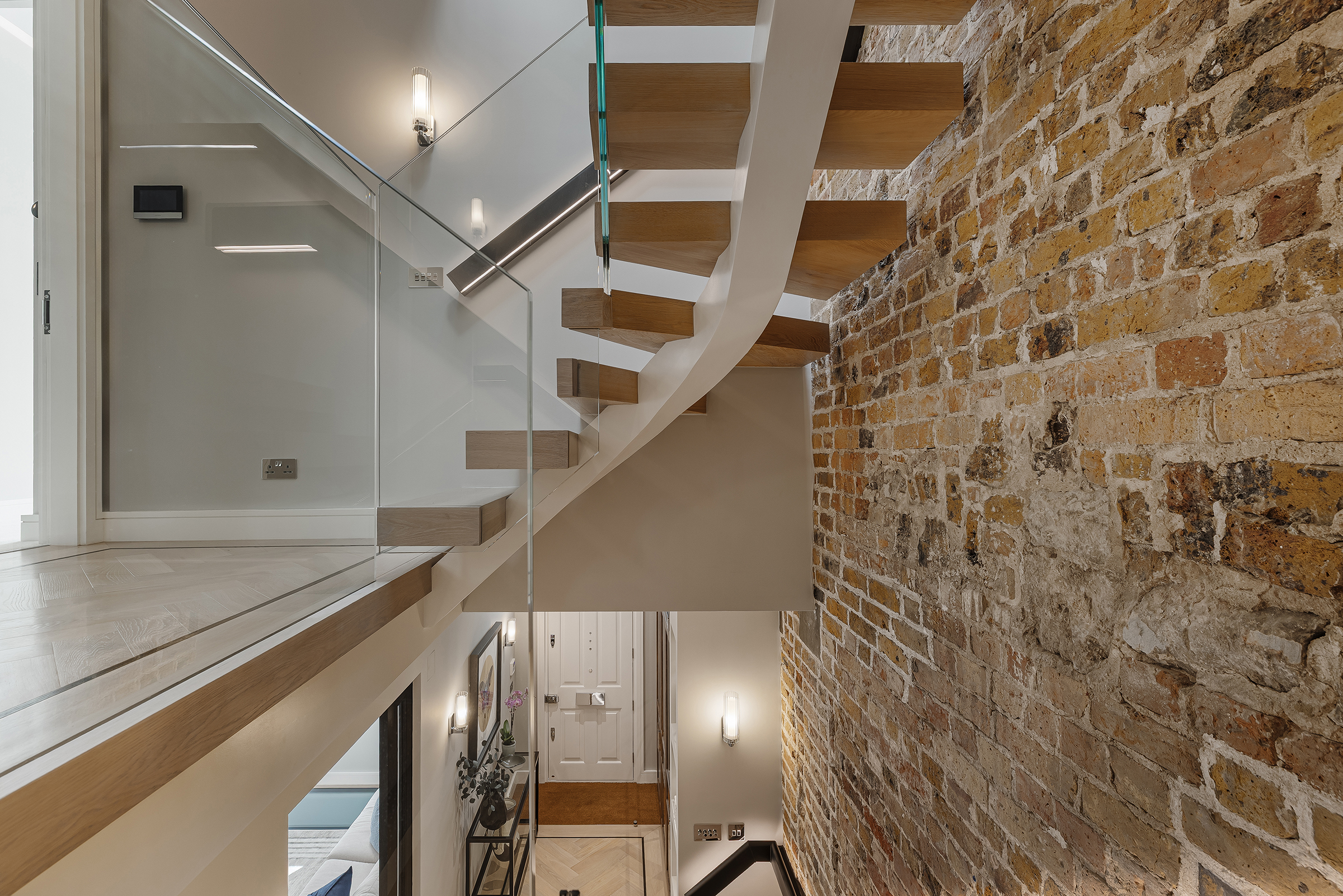  A beautiful brand-new mews home with private parking and award-winning gardens - 物件實景
