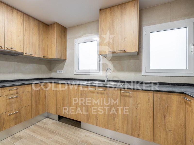 Barcelona Capital, Catalonia, ES, 4 Bedrooms Bedrooms, ,2 BathroomsBathrooms,Residential,For Sale,1752562
