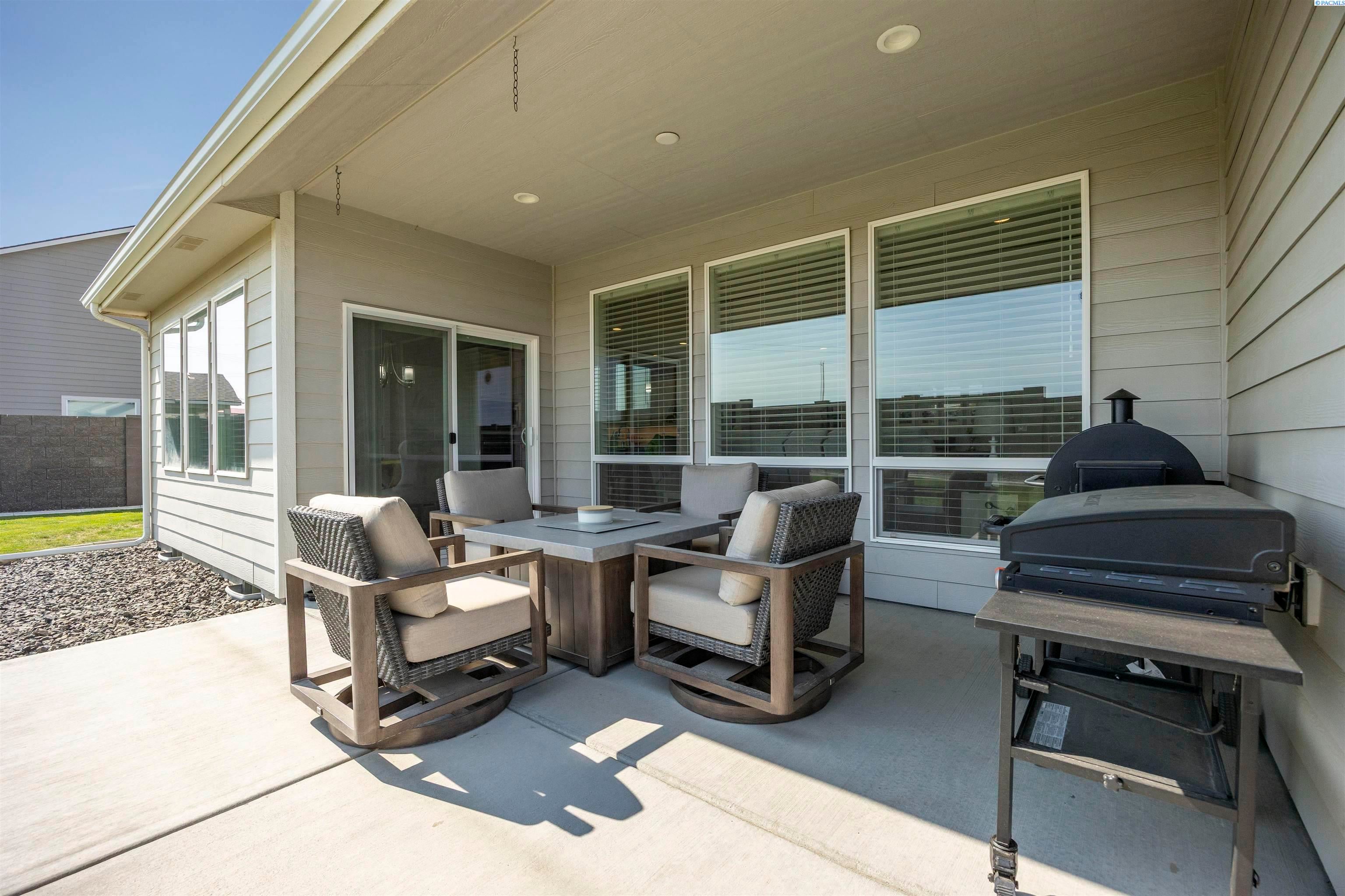 Kennewick, Washington, 99338, United States, 4 Bedrooms Bedrooms, ,3 BathroomsBathrooms,Residential,For Sale,1977201