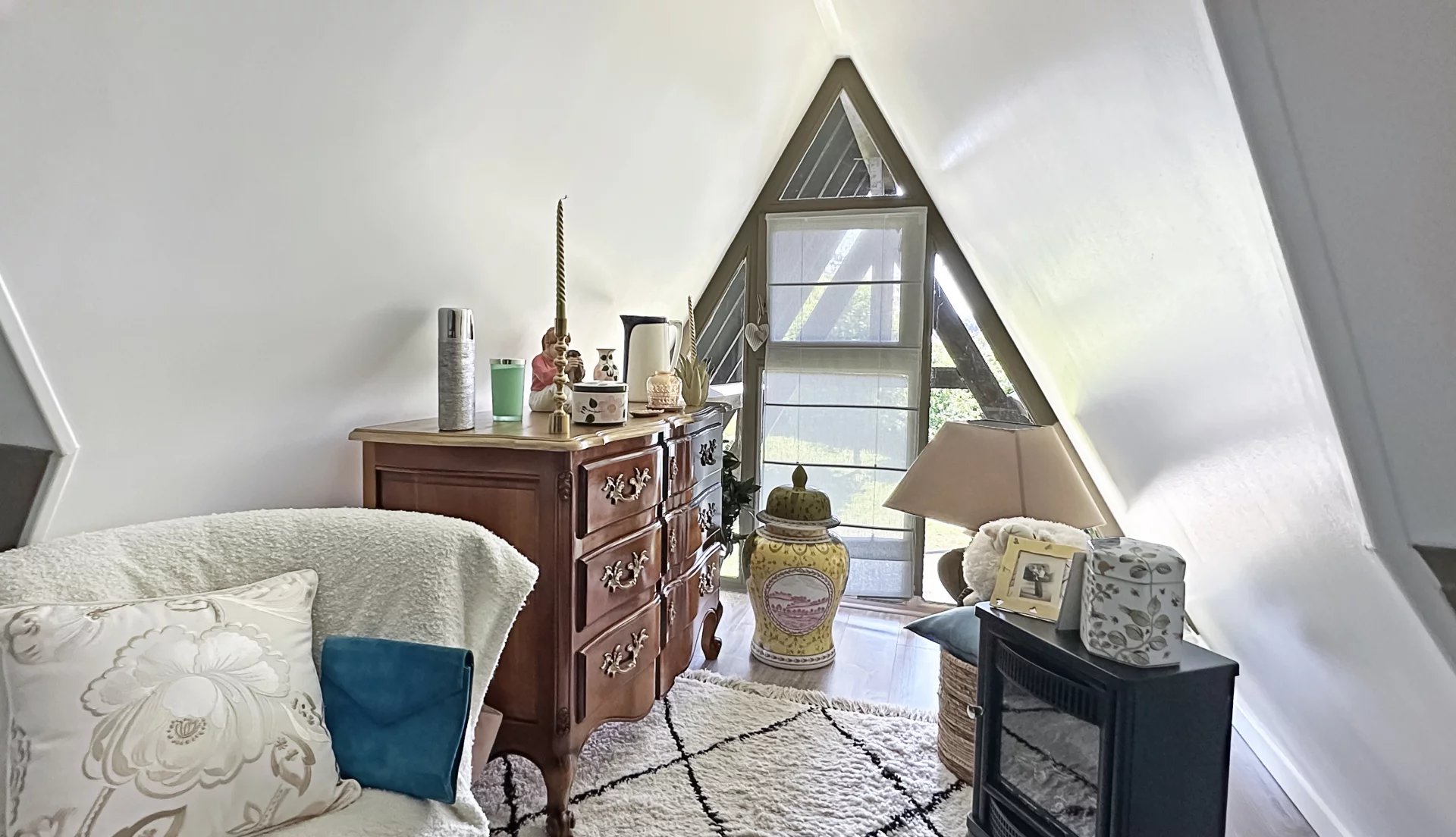 Deauville, Normandy, 14800, FR, 2 Bedrooms Bedrooms, ,4 BathroomsBathrooms,Residential,For Sale,1885221