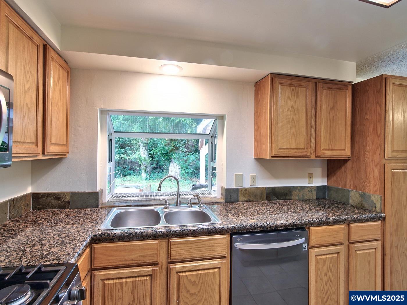 Lincoln City, Oregon, 97367, United States, ,2 BathroomsBathrooms,Residential,For Sale,1974153