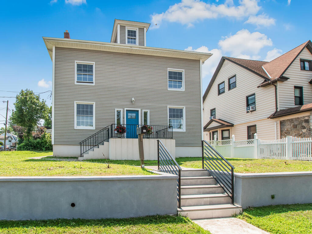 Yonkers, New York, 10701, United States, 6 Bedrooms Bedrooms, ,3 BathroomsBathrooms,Residential,For Sale,1904249
